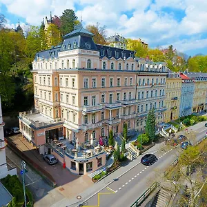 Humboldt Park & **** Karlovy Vary